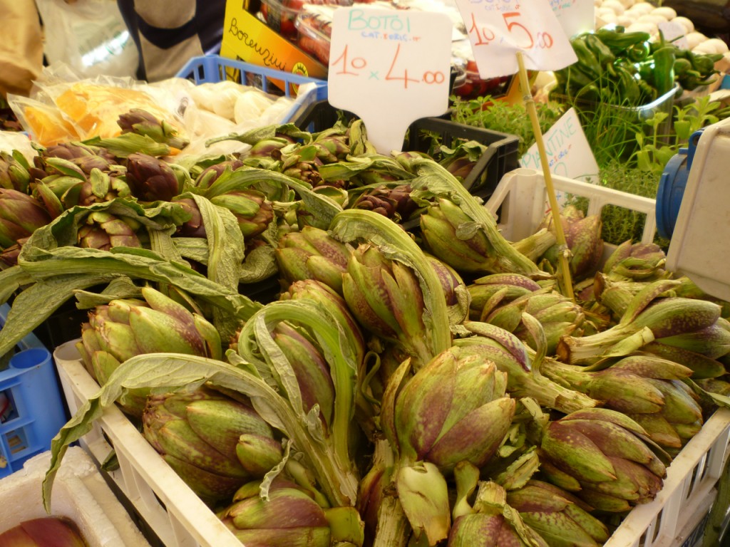 artichokes in market italy bike tours