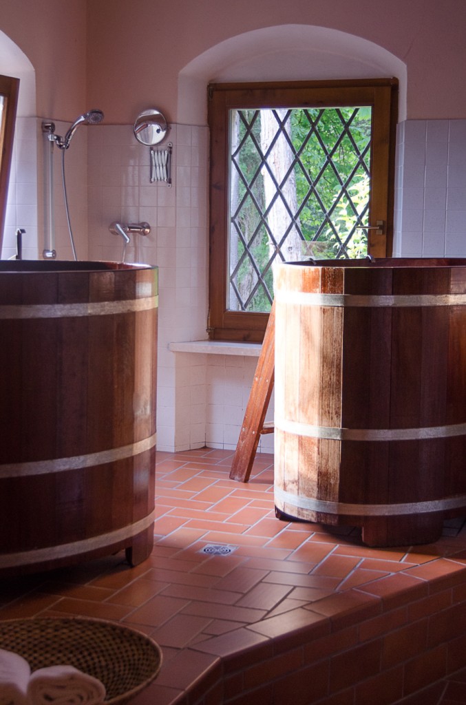 soaking tubs villa monteleone wine bike tours italy italiaoutdoors food and wine