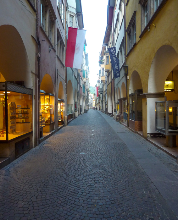 porticos-bolzano-hiking-tours