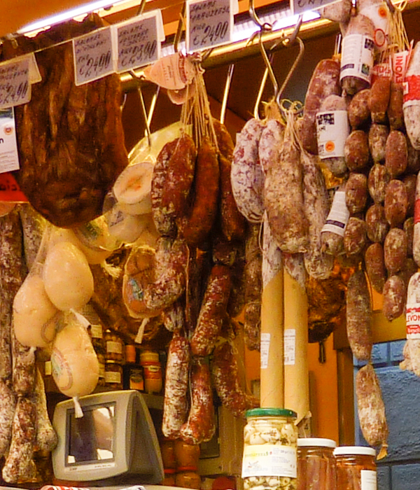 salumi-market-bolzano-bike-tours-italy