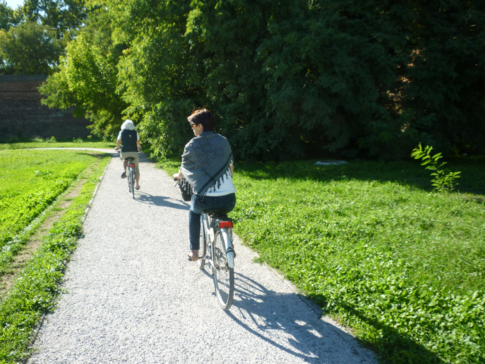 ferrara-cycling-wallls-italy-walking-tours