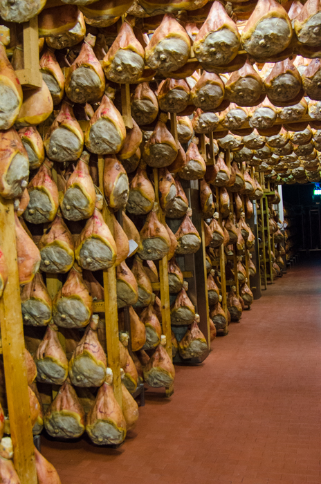 final-aging-prosciutto-private-tours-italy