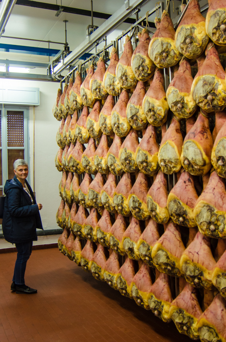 initial-curing-prosciutto-private-tours-italy