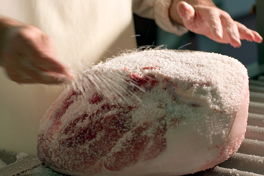 step-2-salting-prosciutto