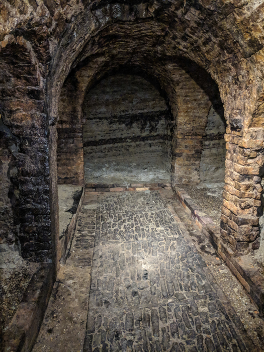 infernotto-closed-neive-walking-tours-piedmont-italiaoutdoors.jpg