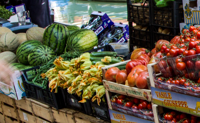 zucchini-market-italy-tours-italiaoutdoors