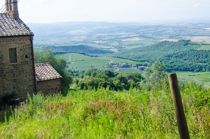 montalcino-countryside-italy-wine-tour-italiaoutdoors