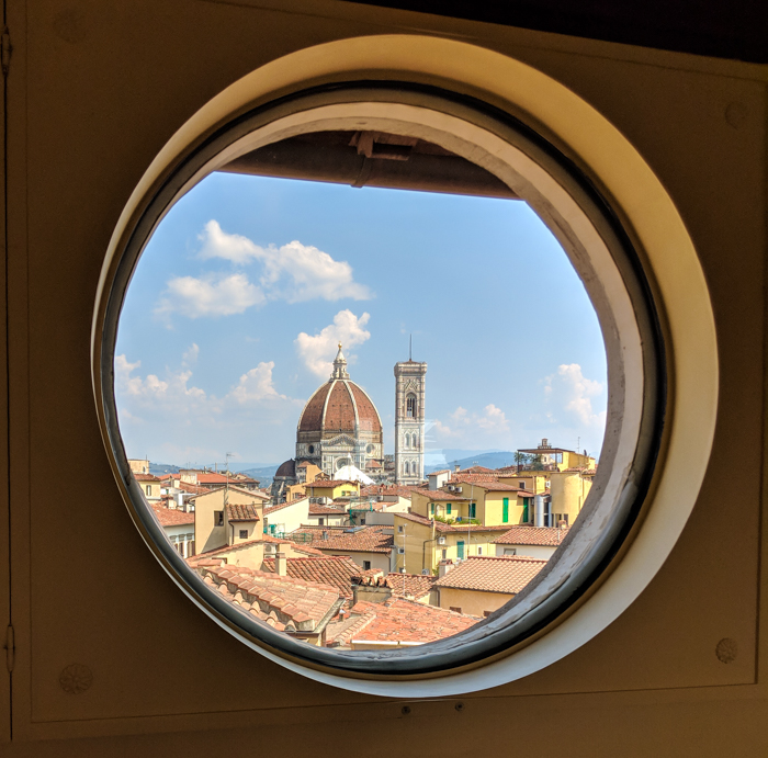 porthole-duomo-private-tuscany-tours-italiaoutdoors