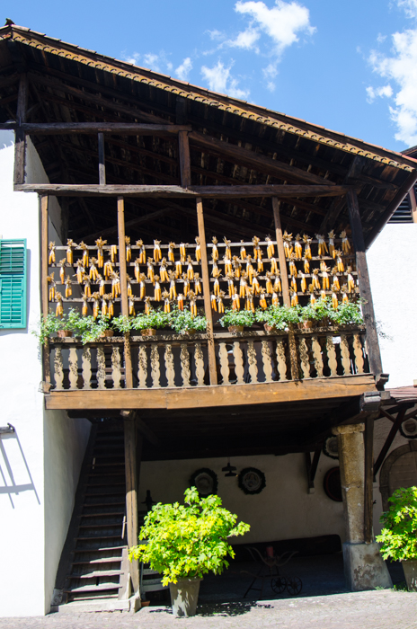 corn-drying-lageder-private-italy-tours-italiaoutdoors