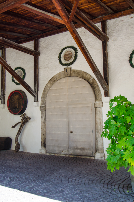 old-cellar-door-lageder-private-italy-tours-italiaoutdoors