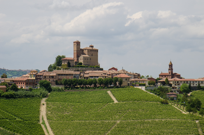 serralunga-italiaoutdoors-walking-tours-italy