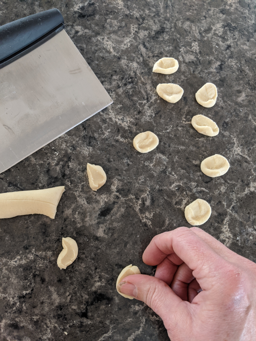 forming-orecchiette-italiaoutdoors