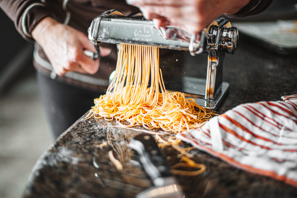 tajarin_cutting_pasta_private_italy_tour_piedmont